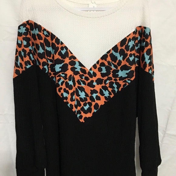 Tops - 2XL. NWT. Sweatshirt. Item #24